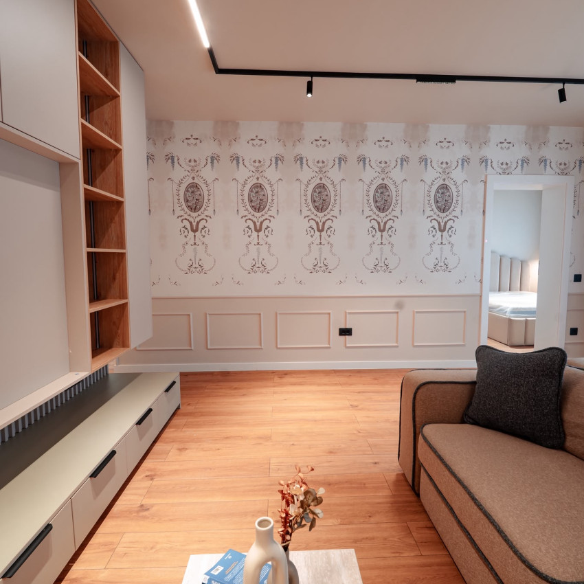 Tapet floral cu design clasic în living elegant