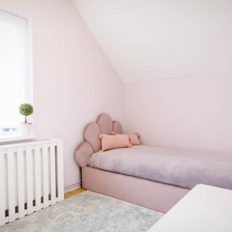 Feminine Shades House