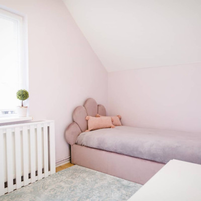 Feminine Shades House