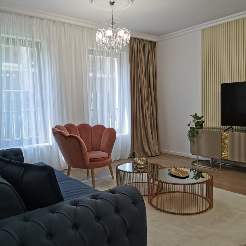 Rozeta decorativă albă pentru tavan