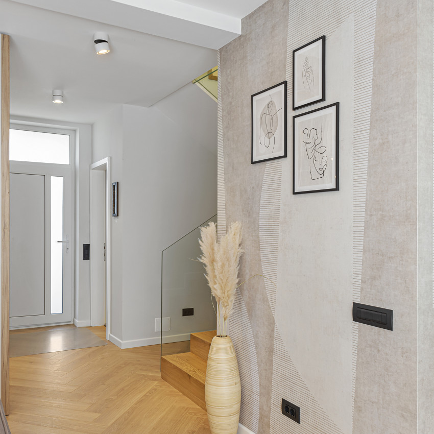 Tapet Ipanema Beach Beige cu design abstract modern într-un living contemporan