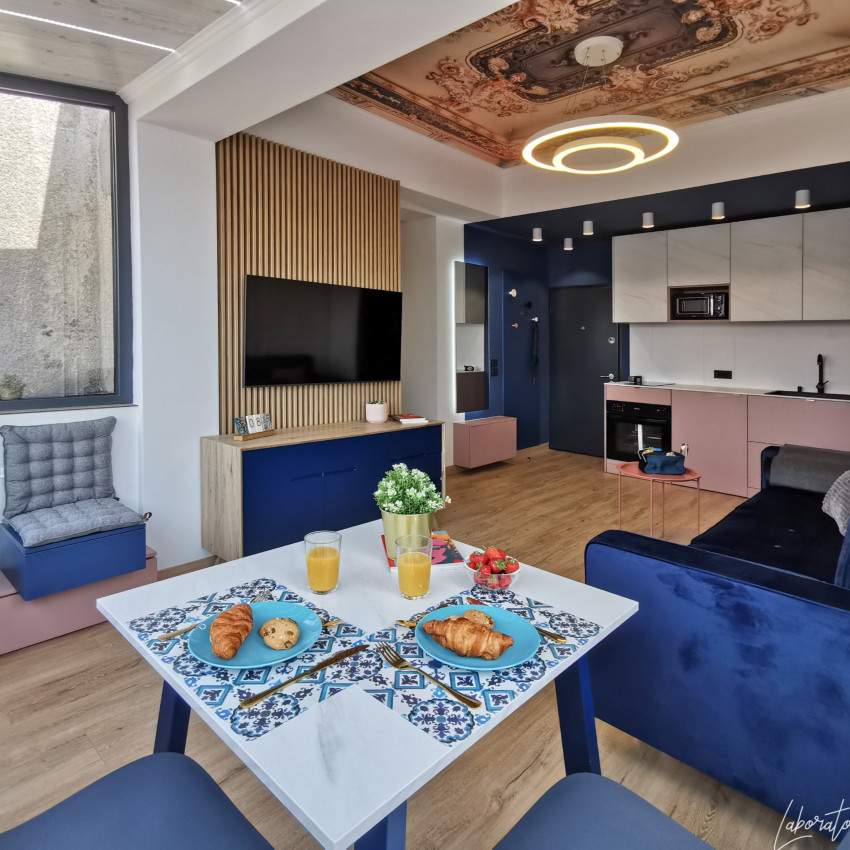 Tapet cu design clasic, Beyond Us, pentru tavan