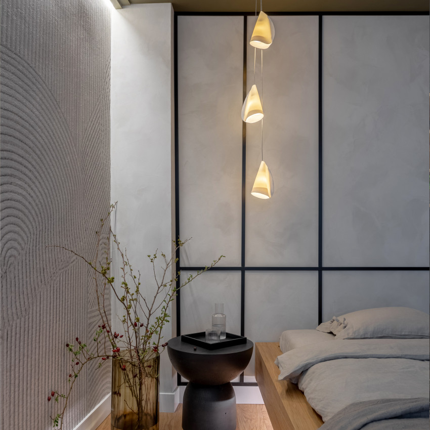 Wallpaper Sakamoto Grey cu design minimalist, în dormitor