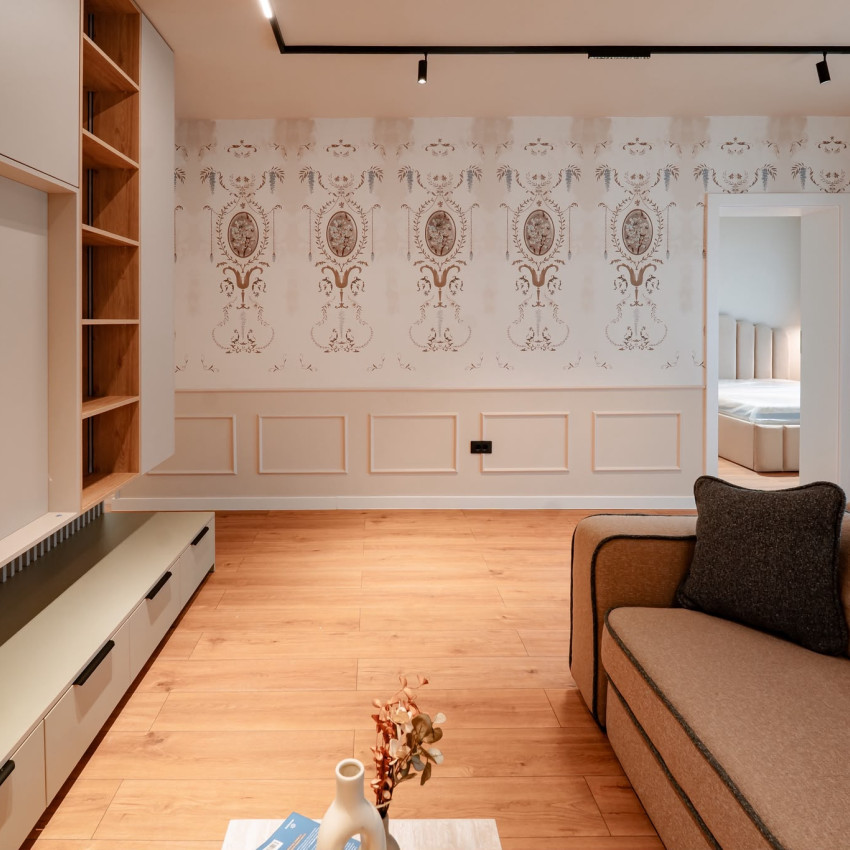 Tapet floral cu design clasic în living elegant