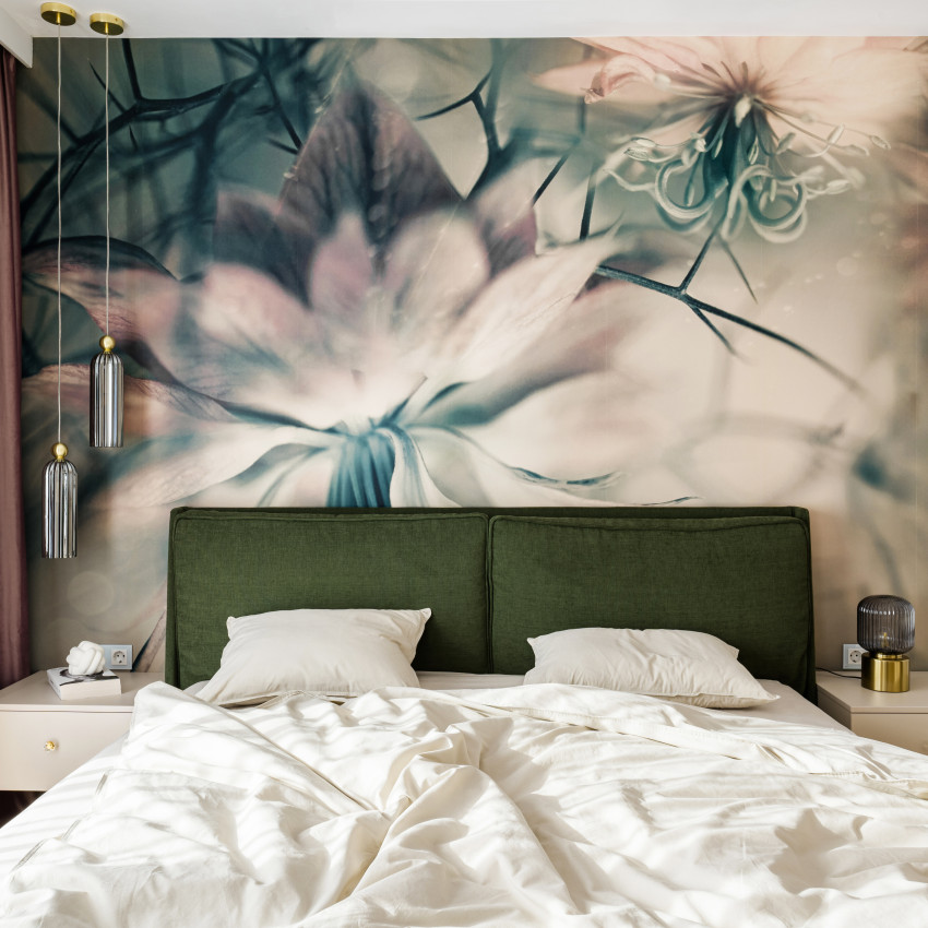 Wallpaper floral vintage cu flori delicate, perfect pentru un dormitor sau salon.