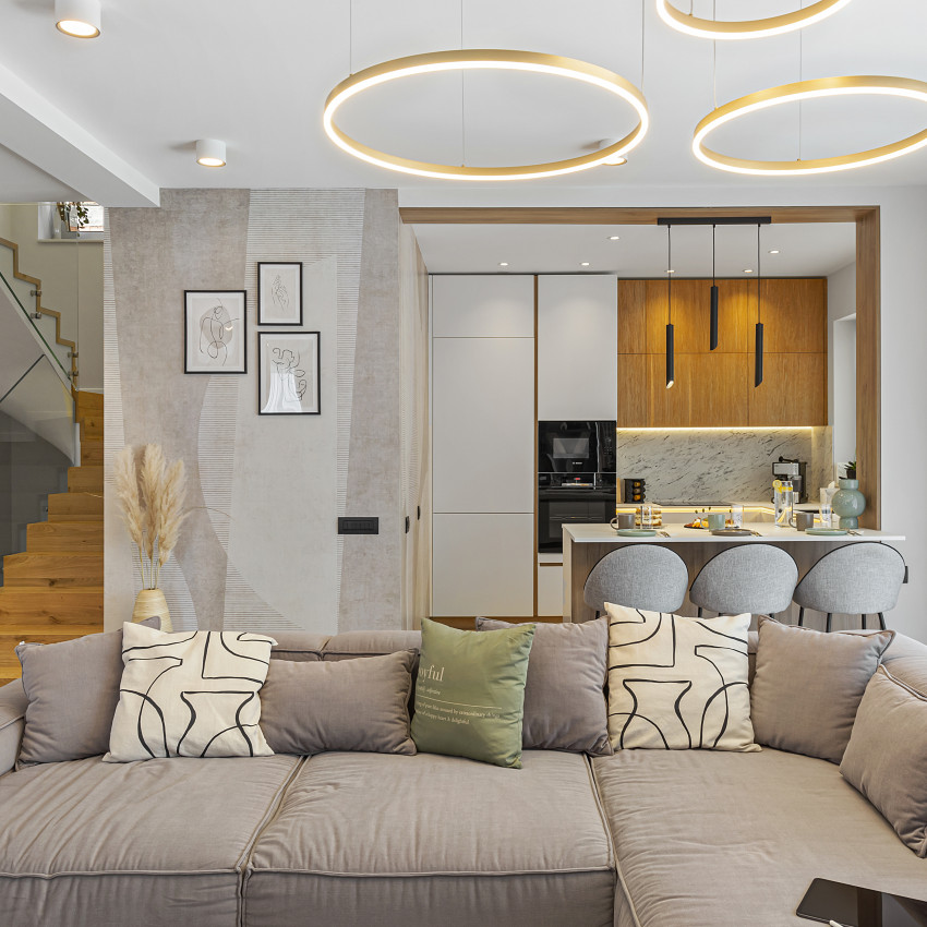 Tapet Ipanema Beach Beige cu design abstract modern într-un living contemporan