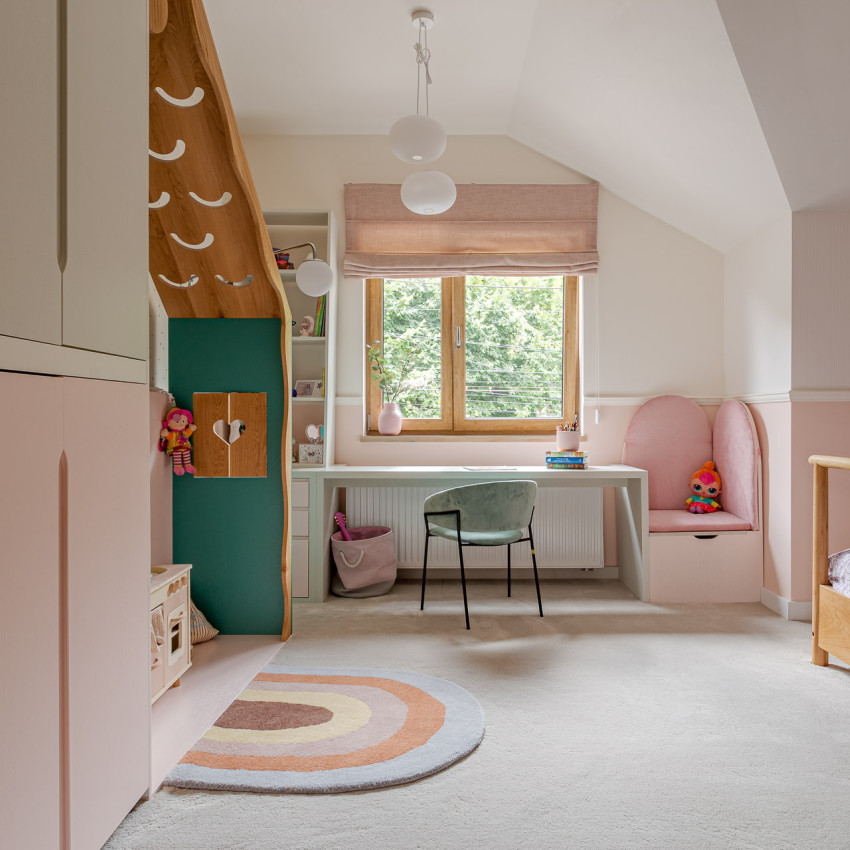 Brau decorativ alb, montat pe perete