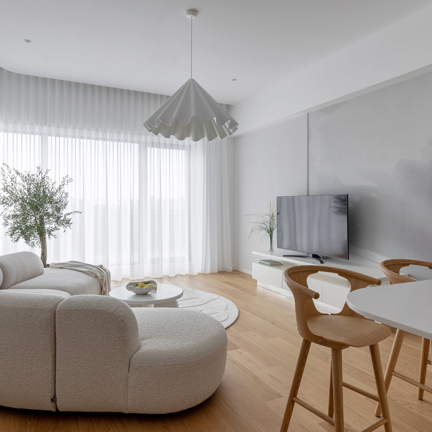 Tapet cu design minimalist, cu o floare delicată, ale cărei umbre se proiectează pe un fundal alb.