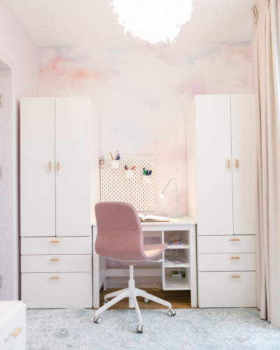 Feminine Shades House