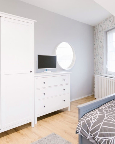 Feminine Shades House