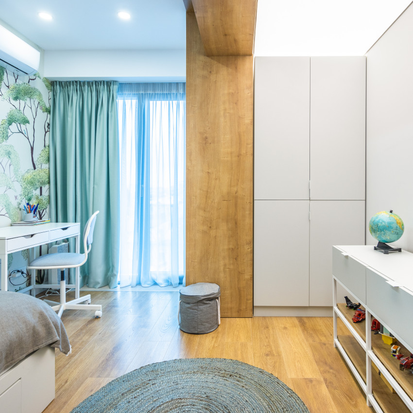 Forest  cu un design modern și elegant, perfect pentru living, dormitor sau birou. Transformați orice cameră într-un refugiu relaxant și inspirat de natură.