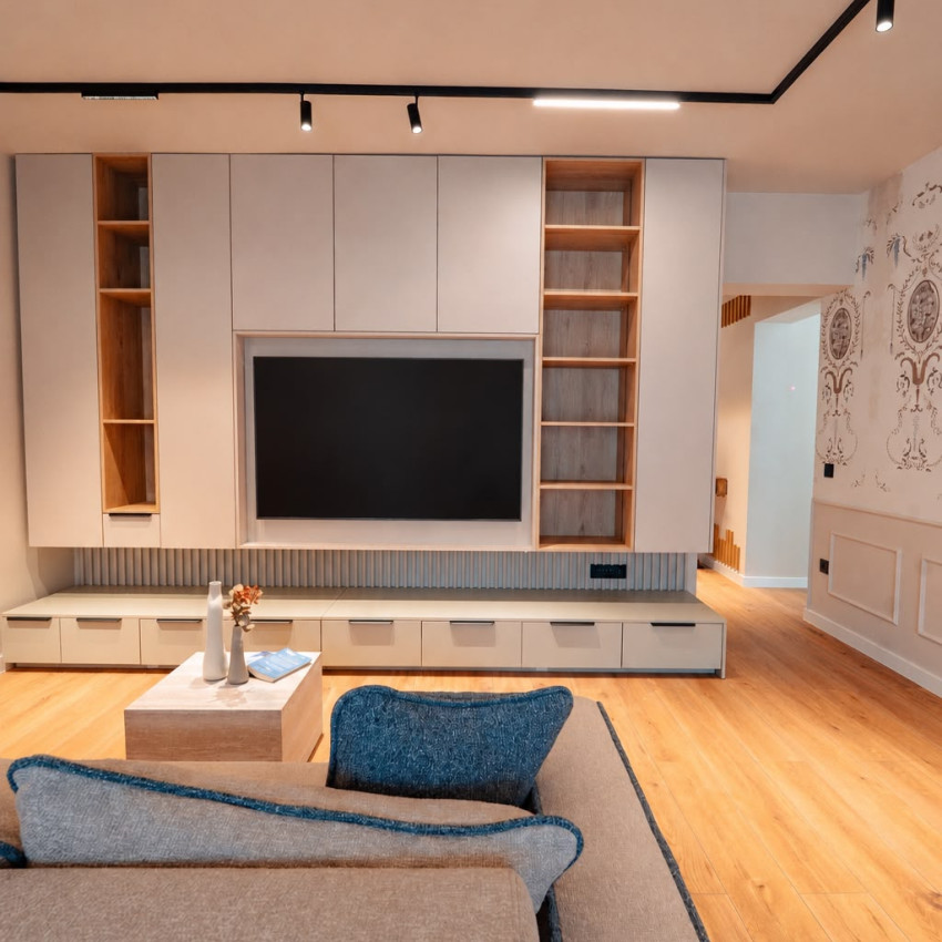 Tapet floral cu design clasic în living elegant