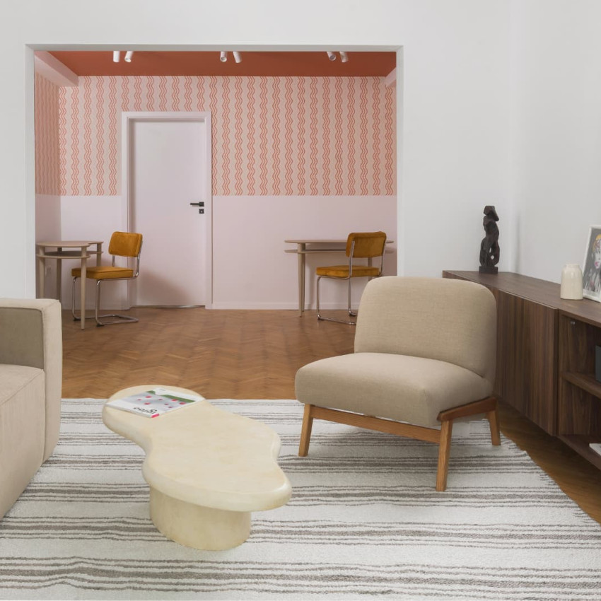 Tapet lavabil Ben, cu un design elegant cu linii ondulate, in nuante de roșu și bej