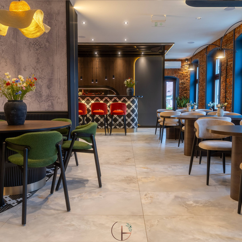 Tapet Boucler Stucco Light cu un design floral elegant, pe un fundal texturat