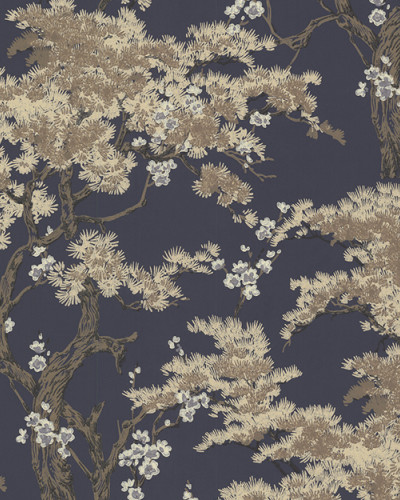 Tapet cu model chinoiserie, copaci eleganți pe un fundal albastru închis.