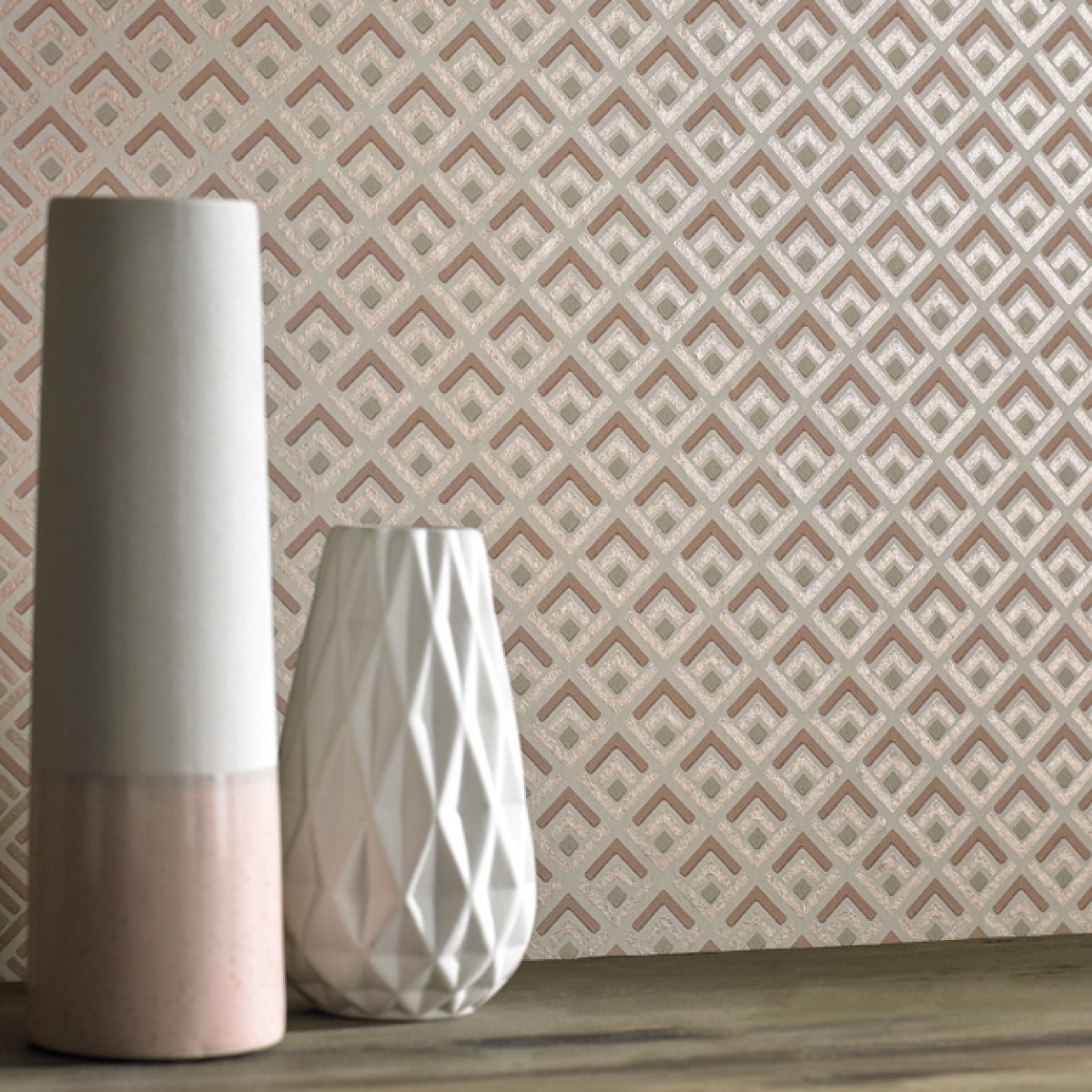 Tapet 1838 Wallcoverings 1838-1703-112-04. Conține culorile: Bej, Bej, Bej Gri
