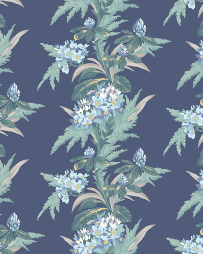 Tapet floral albastru cu flori luxuriante pe un fundal albastru închis.