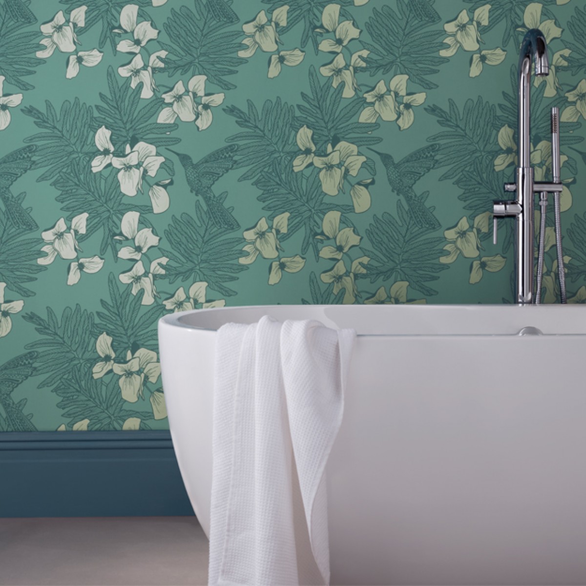 Tapet 1838 Wallcoverings 1838-1804-117-03. Conține culorile: Turcoaz, Turcoaz Pastel, Albastru, Albastru Perlă-Gențian, Alb, Alb-Gri