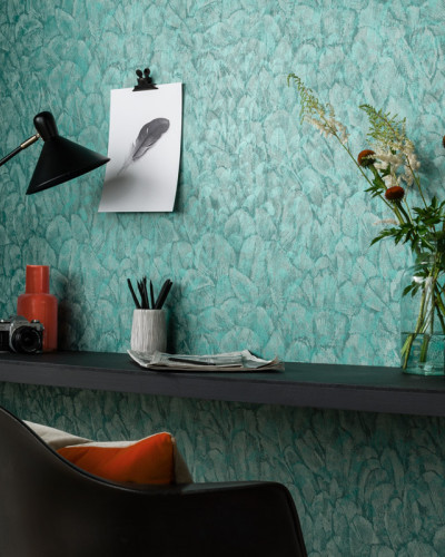 Tapet Tranquil, Seafoam Green Luxury Feather, cu un design elegant cu pene, perfect pentru un living sau dormitor.