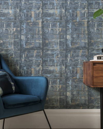 Tapet texturat cu un design abstract, în nuanțe de albastru laguna și accente metalice aurii. Perfect pentru un decor modern și elegant.