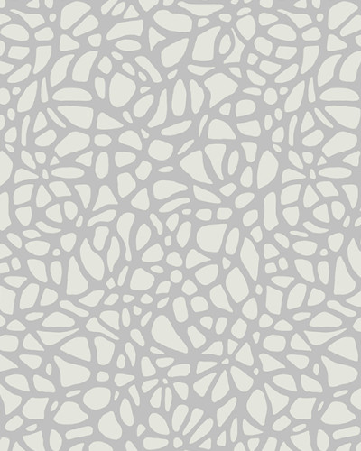 Tapet Pebble Mist Silver cu textura de pietris, in nuante de argintiu si gri, pe un perete din hol.