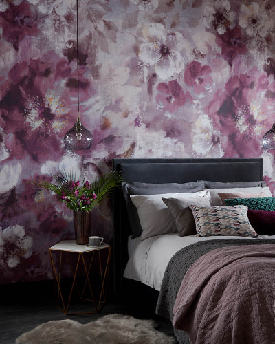 Tapet floral cu flori magenta,  design modern și elegant.