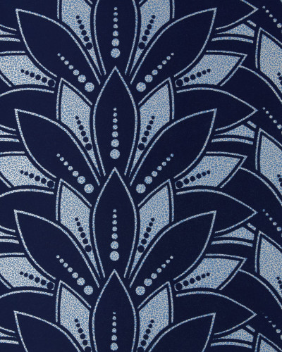 Tapet Midnight Blue Luxury Flock cu design geometric elegant, in culori albastre inchise, cu un finisaj catifelat.