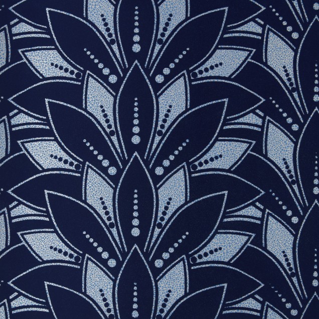 Tapet Midnight Blue Luxury Flock cu design geometric elegant, in culori albastre inchise, cu un finisaj catifelat.