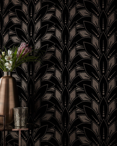 Tapet cu design geometric negru cu accente aurii