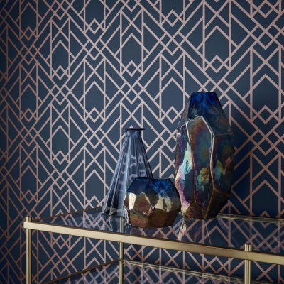 Tapet geometric Midnight Blue Luxury cu model elegant în albastru închis și roz auriu.