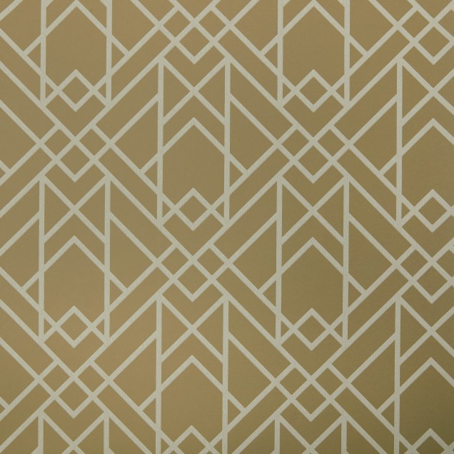 Mustard Yellow Luxury Geometric tapet cu model geometric pe fundal galben, cu un scaun verde si o planta cu flori albe in ghiveci auriu, in fata tapetului.