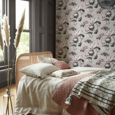 Tapet floral Water Lilies, Chamomile Pink Luxury Floral cu flori de nufăr și mușețel pe un fond roz delicat.