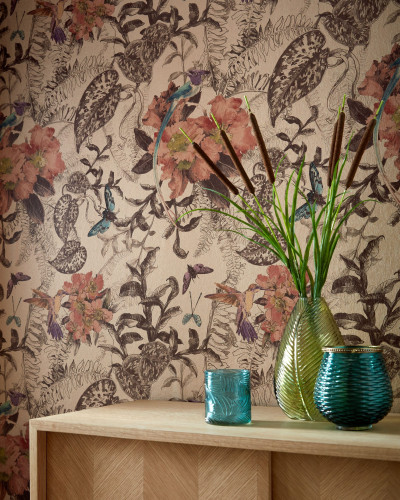Tapet Hedgerow Copper Luxury Feature cu motive florale, păsări și frunze exotice