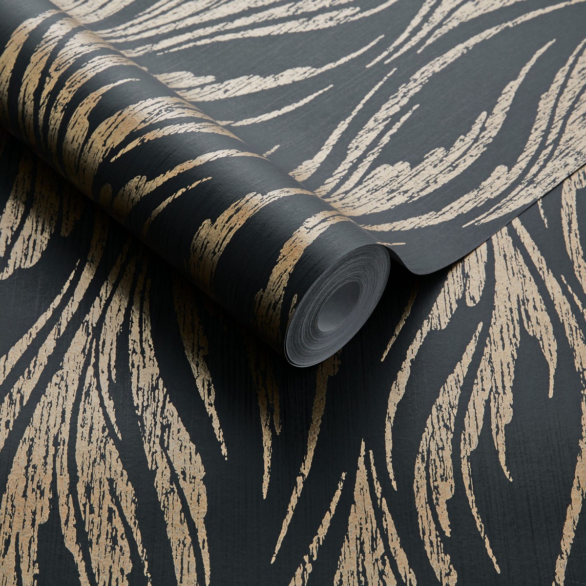 Tapet 1838 Wallcoverings 1838-2008-146-01. Conține culorile: Gri, Gri Antracit, Bej, Bej Gri, Gri, Gri Khaki, Fildeș, Fildeș Deschis, Verde, Verde Monoton