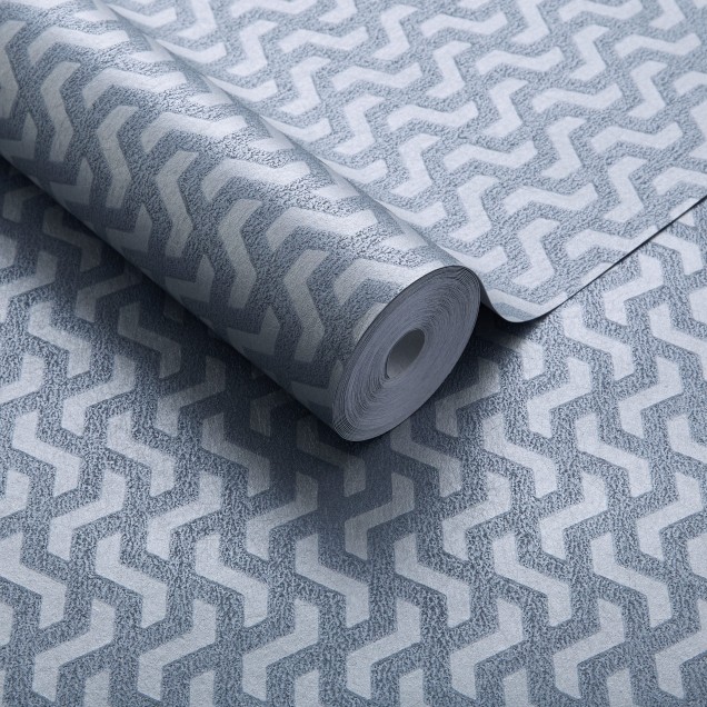 Tapet geometric luxos cu model din ratan, in nuante de albastru si argintiu, in decorul unei sali de mese