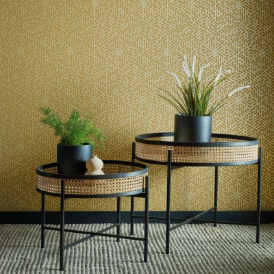 Tapet geometric hexagonal de culoare galben miere, cu model subtil si elegant.
