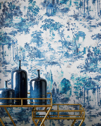 Tapet Pavilion Blue Luxury Toile cu design floral delicat in nuante de albastru pe un fundal alb.