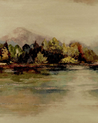 Tapet Lakeside, Autumn Gold - Peisaj de lux cu culori calde de toamnă, cu un lac liniștit și copaci în nuanțe de galben, roșu și verde