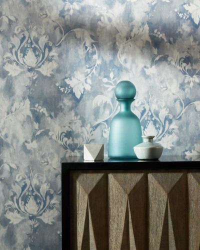 Tapet Ornamenta Pewter Grey Luxury Damask - un tapet elegant cu design modern, perfect pentru a crea o atmosferă sofisticată în orice cameră.