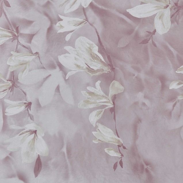 Tapet Trailing Magnolia Blush Pink Luxury Floral cu flori de magnolie roz pudrat.