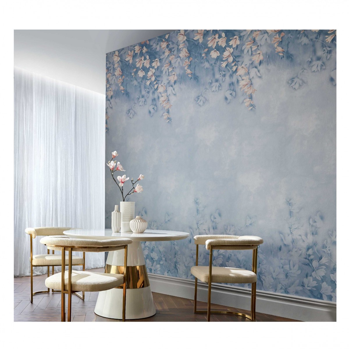 Tapet Trailing Magnolia, Chambray Blue Luxury Floral, 1838 Wallcoverings, 6.5mp / rola, Tapet living 
