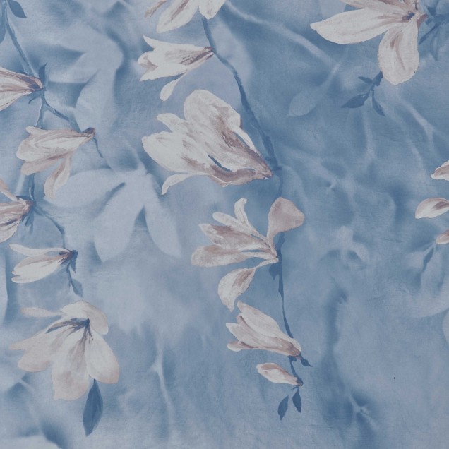 Tapet floral cu magnolie albă pe fundal Chambray Blue