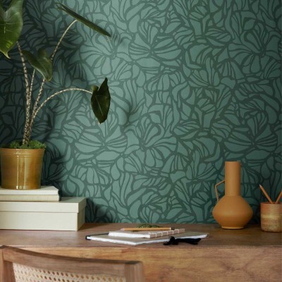 Tapet cu model luxos în verde pădure, perfect pentru un decor elegant și modern.