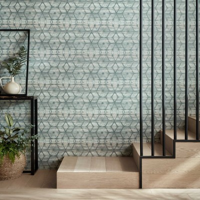 Tapet geometric modern in nuanțe de verde eucalipt și gri, cu model minimalist și textură subtilă. Perfect pentru living, dormitor sau hol.
