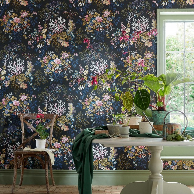 Tapet cu model floral negru
