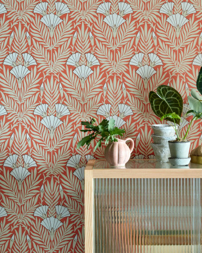 Tapet floral cu model in nuante de coral.