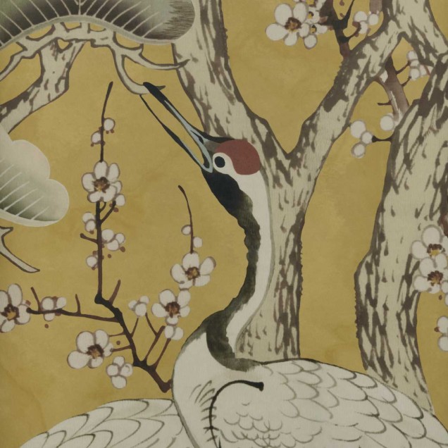 Tapet cu design floral asiatic, cu flori albe și păsări gri pe un fundal auriu