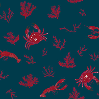 Tapet cu crustacee și corali roșii pe fundal bleumarin