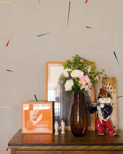 Tapet cu design geometric modern și accente colorate