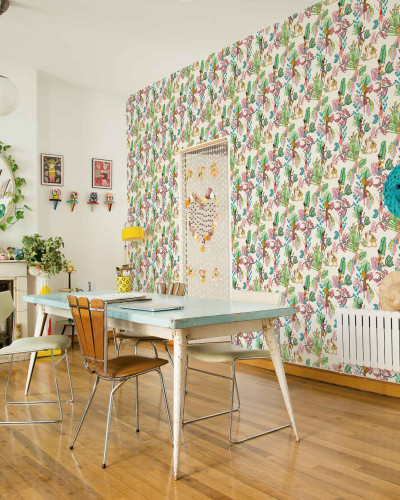 Tapet floral vibrant cu dansatori Calypso în decor de interior